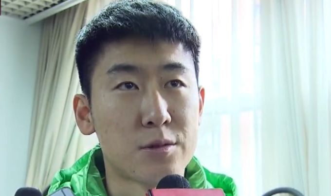 美女抽烟的视频