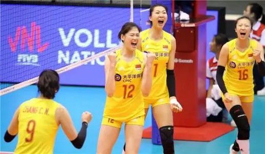 女仆扒开给客人玩
