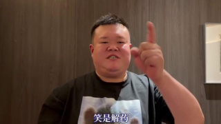 姐姐兴奋的喝着蜜汁